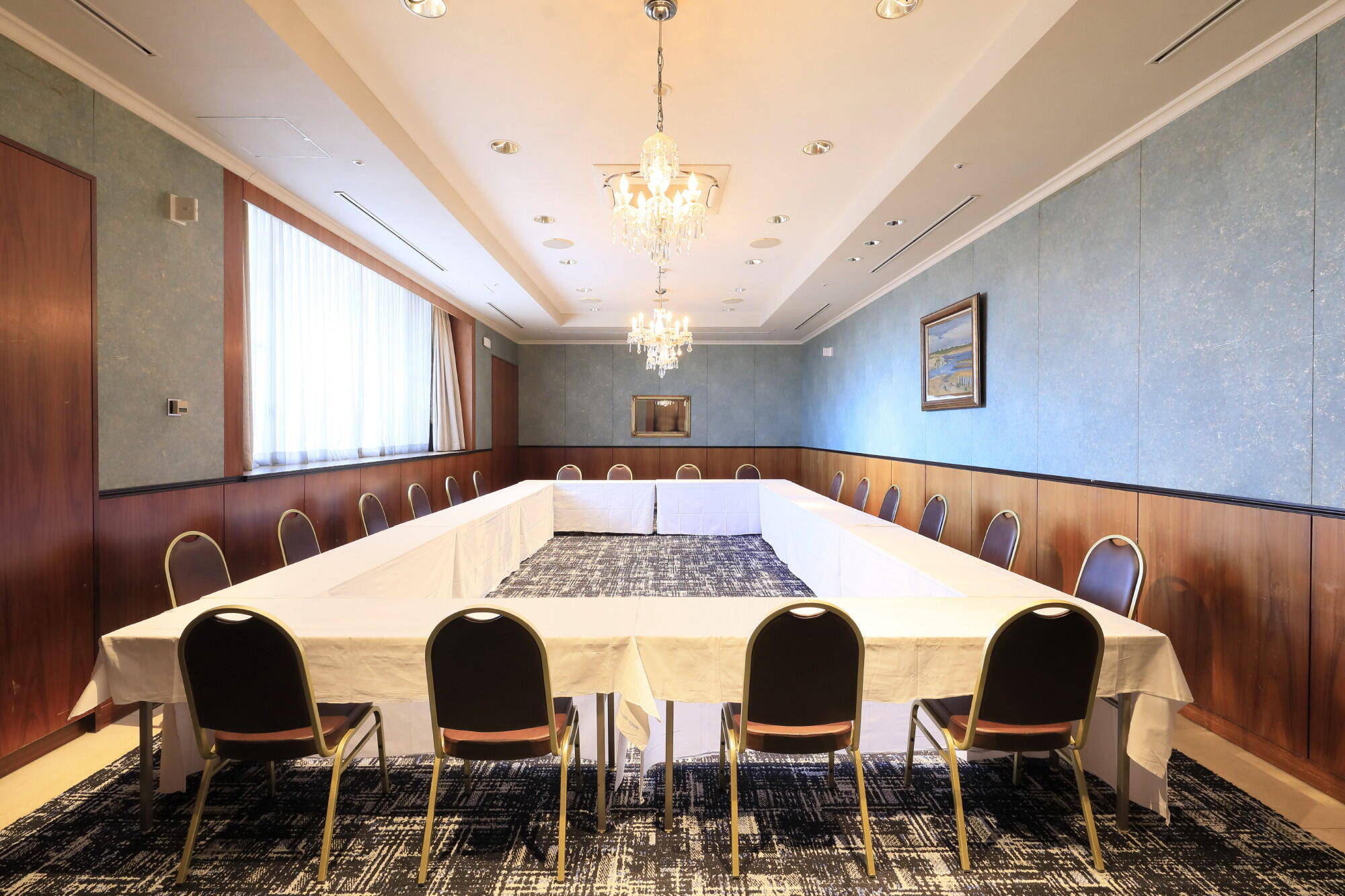 写真：小会議 アヴェニール